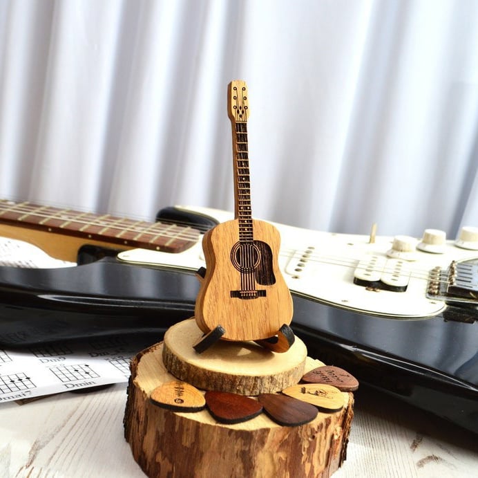 Mini Cute Edition Wooden Guitar Plectrum Case